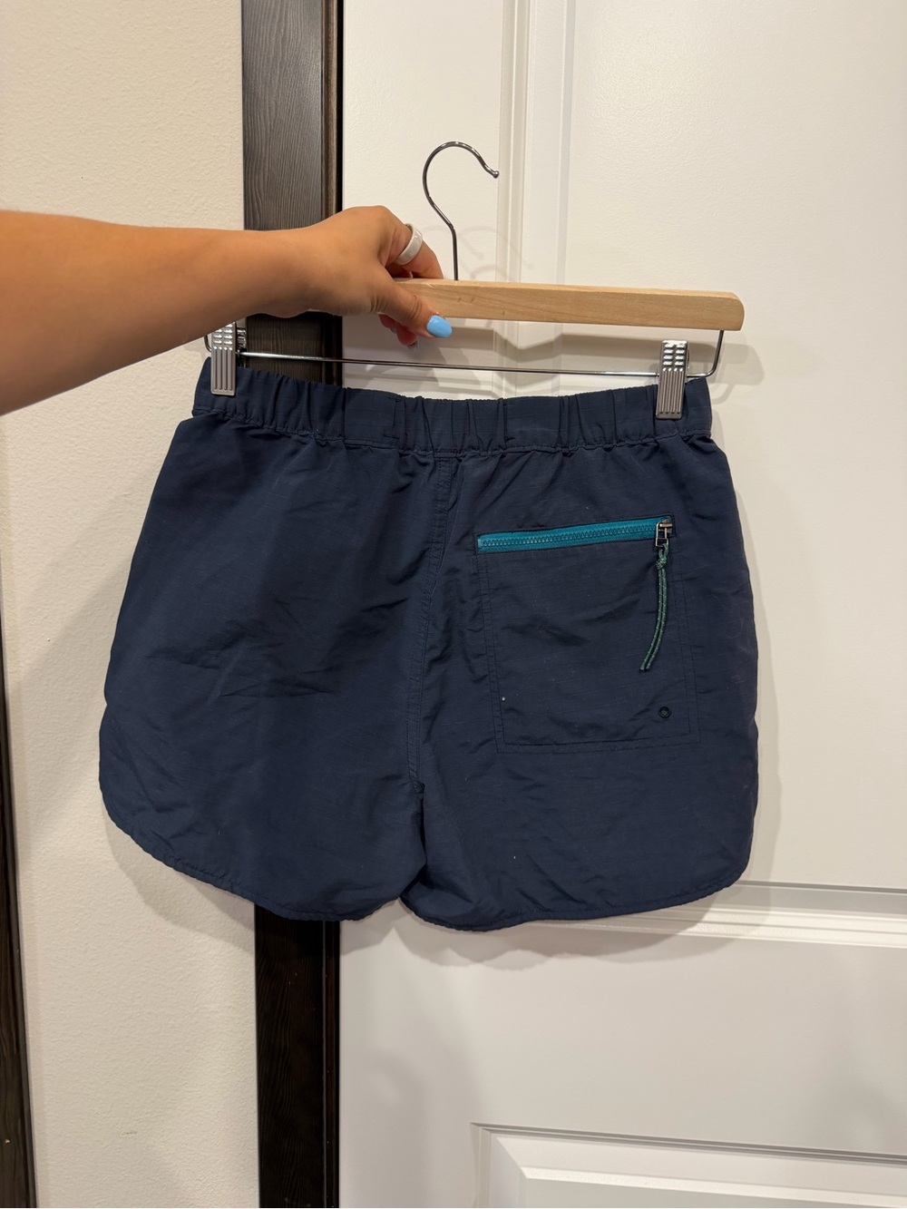 REI Co-op Women's Navy Blue Elastic Waist Shorts - Picture 2 of 3